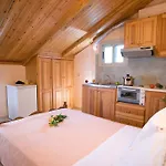 Pansion Filoxenia Apartments&studios 4* Tsoukaládhes