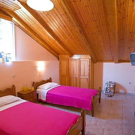 Pansion Filoxenia & 4* Tsoukaládhes
